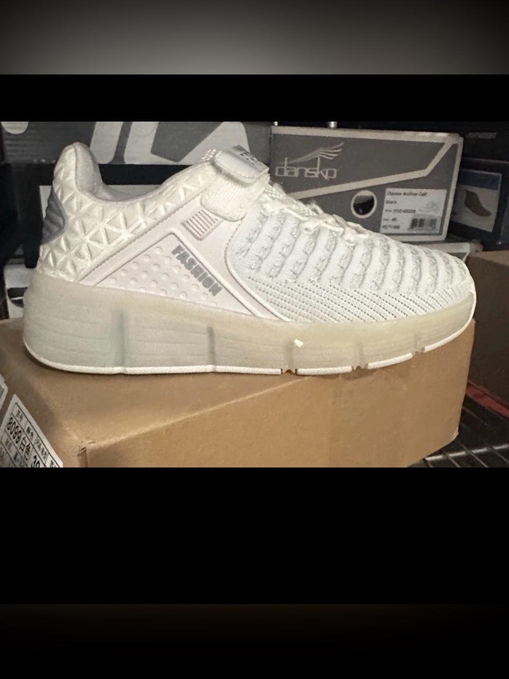 Fashion Womens Classic Fashion Logo Sneakers White Size 39 EU / 8 US